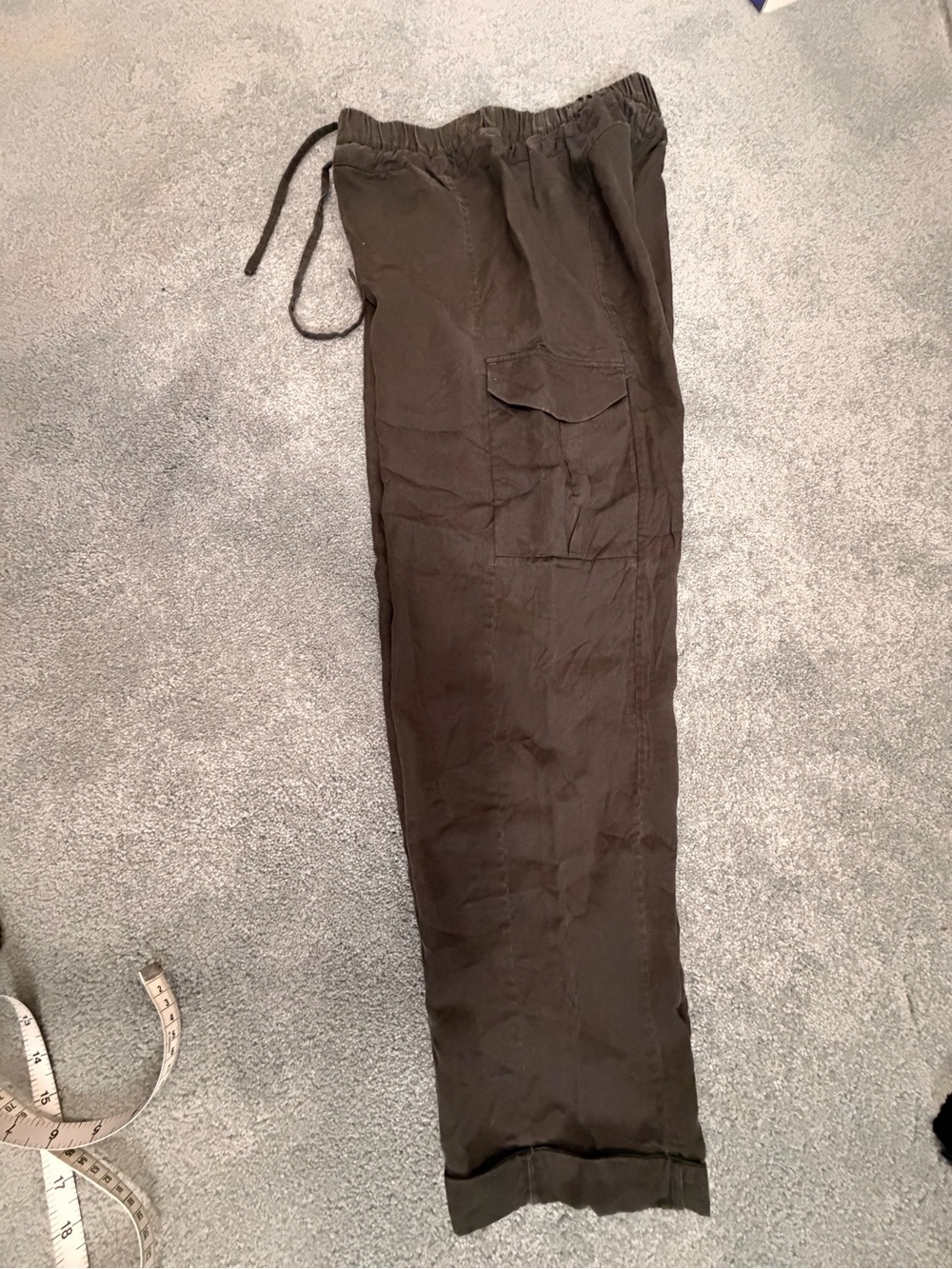lululemon athletica green Cargo Drawstring Pants size 4